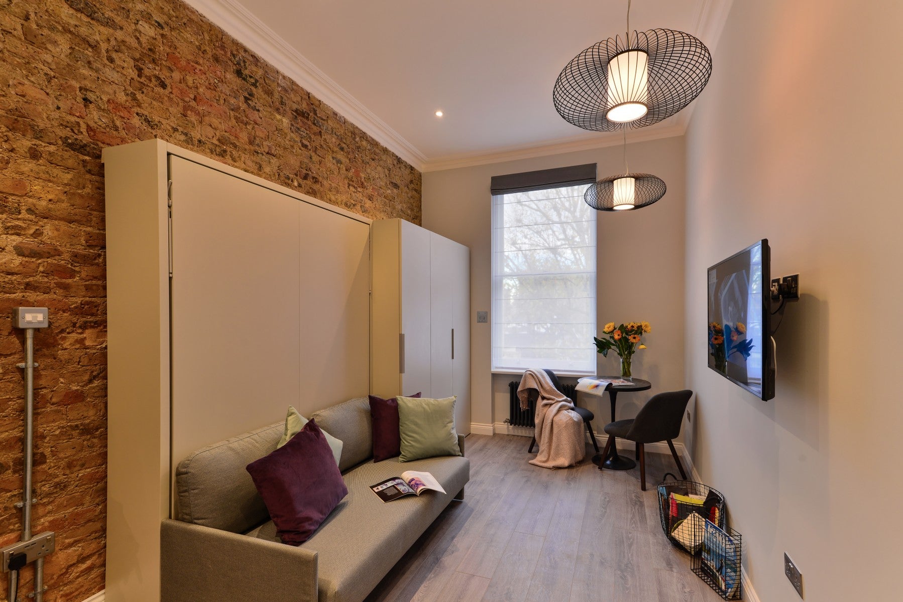 Flat Linden Gardens in Greater London