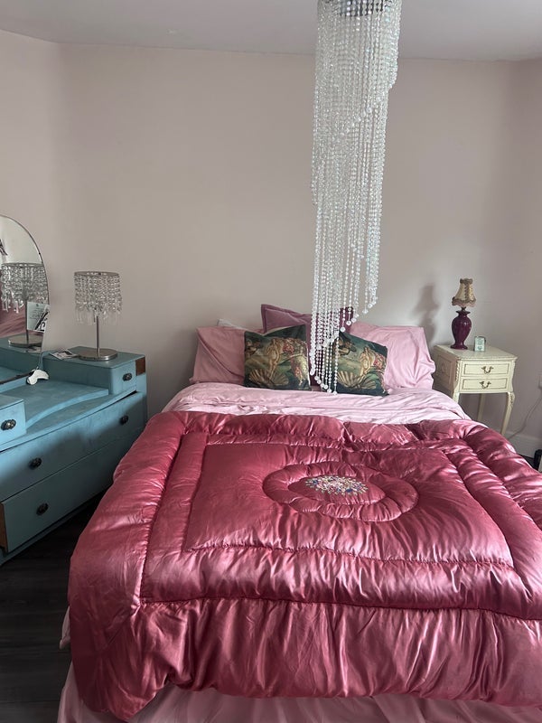 Room Hassett Road in Greater London