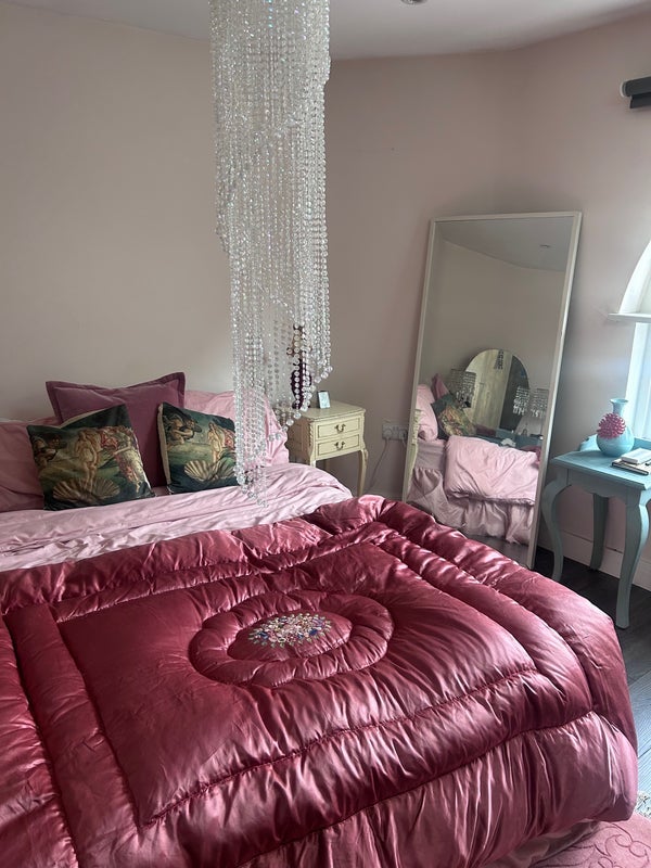Room Hassett Road in Greater London