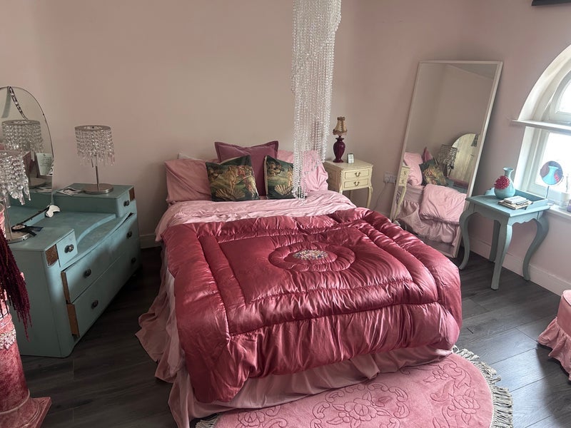 Room Hassett Road in Greater London
