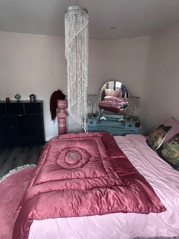 Room Hassett Road in Greater London