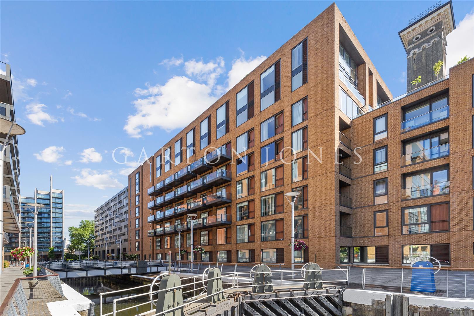 Flat Gatliff Road in City of Westminster