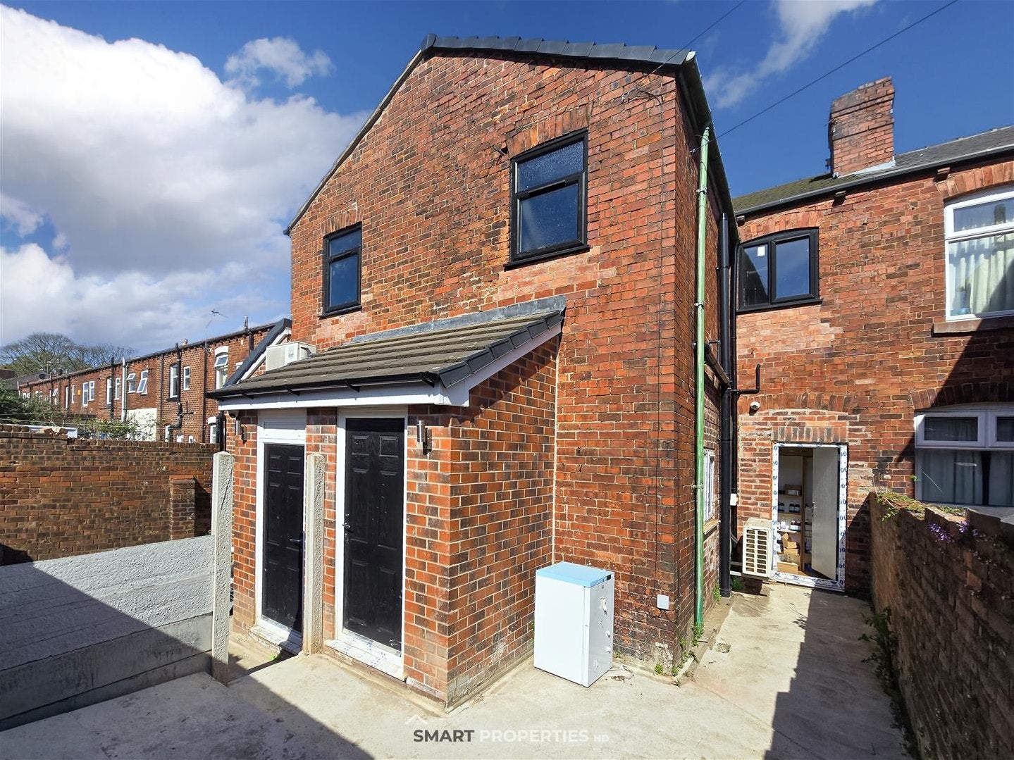 Flat Wigan Road in Ashton-in-Makerfield