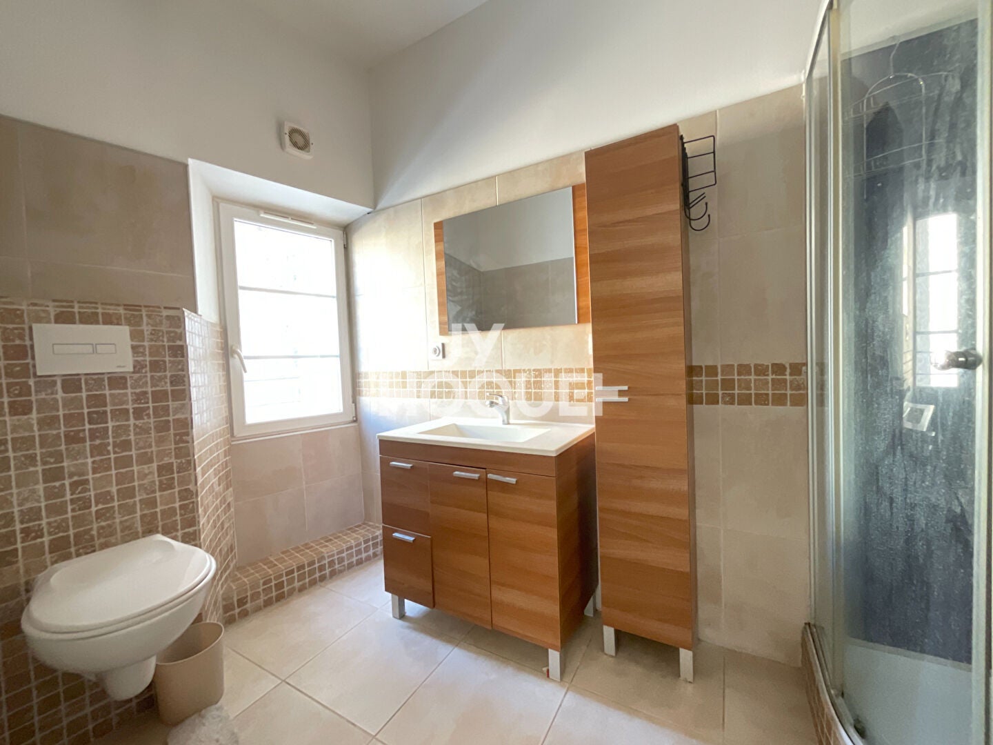 Appartement Avenue Fabre de Sérignan à L'Isle-sur-la-Sorgue