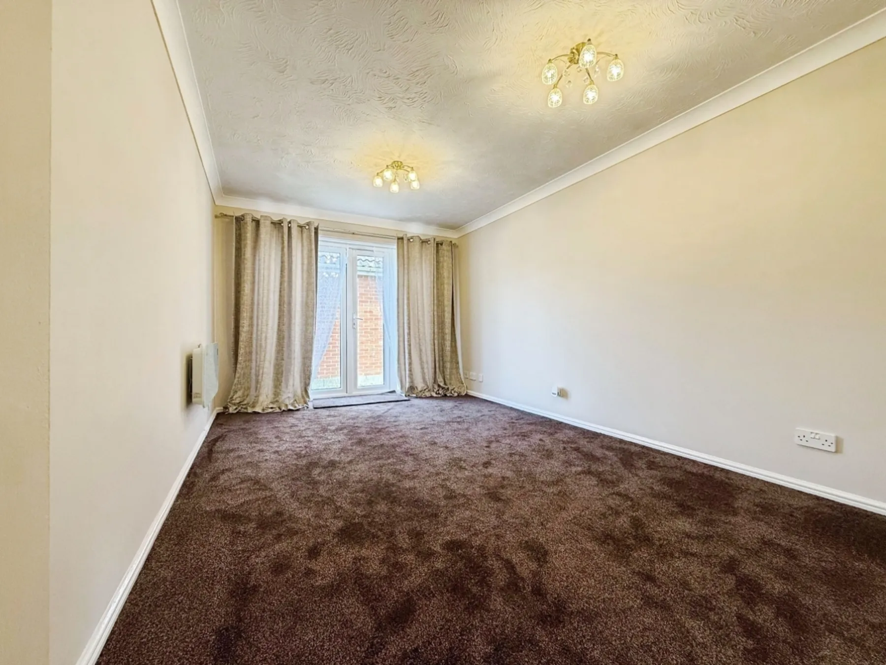 Flat Chalvey Road East in Slough