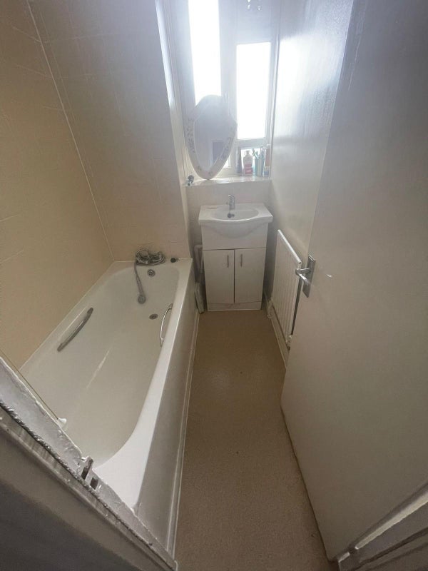 Room Hemans Street in Greater London