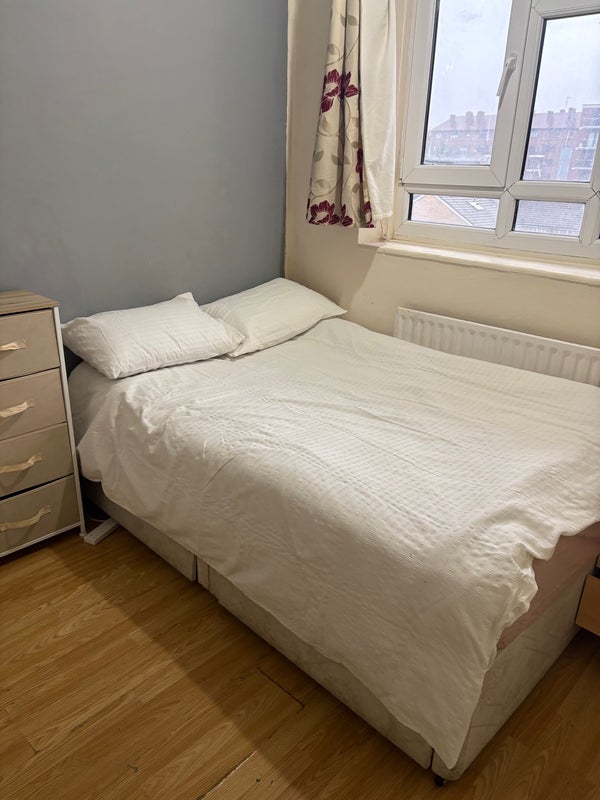 Room Hemans Street in Greater London