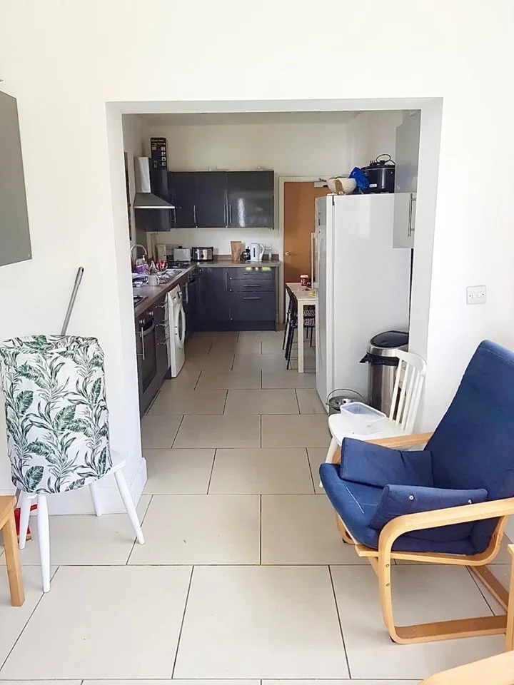 Room Normandy Avenue in Greater London