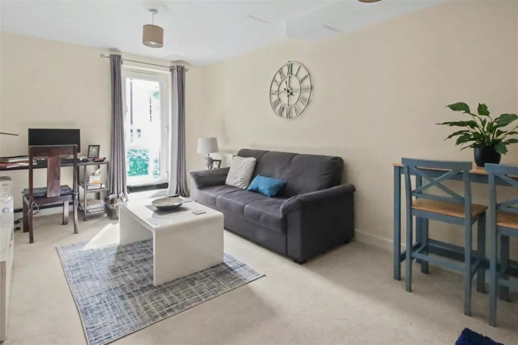 Flat Randalls Way in Mole Valley