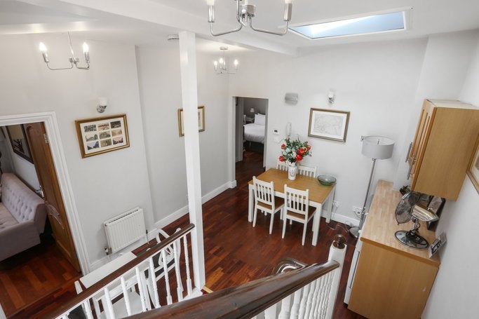 Flat Castletown Road in Greater London