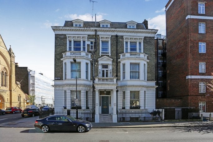 Flat Castletown Road in Greater London