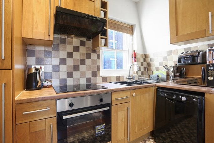 Flat Castletown Road in Greater London