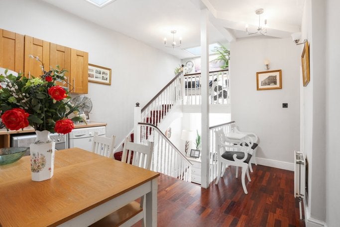 Flat Castletown Road in Greater London