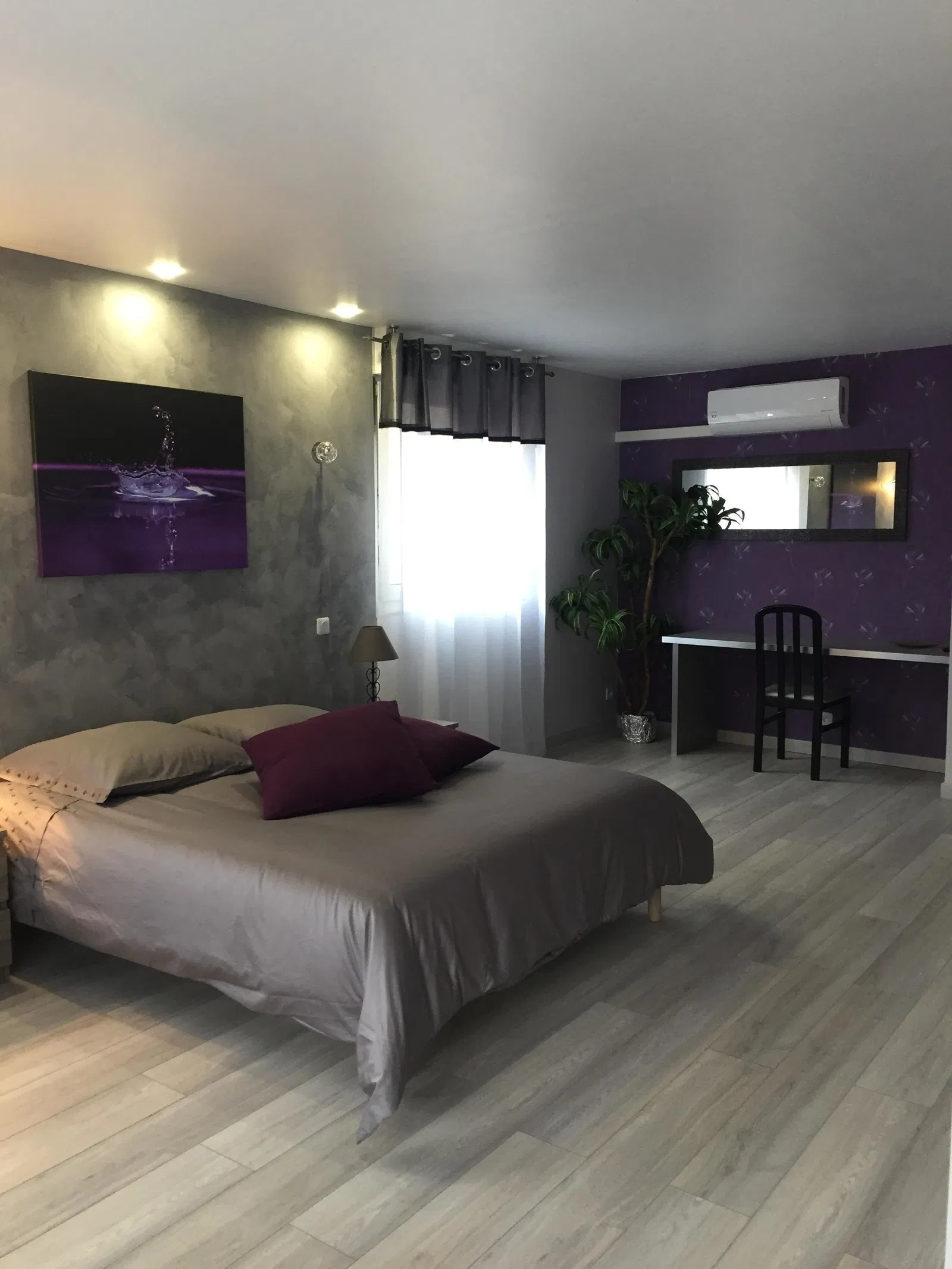 Room Rue des Grands Prés in La Roche-Morey