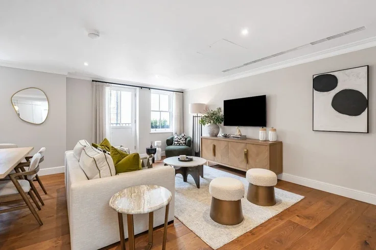 Flat Hay's Mews in City of Westminster