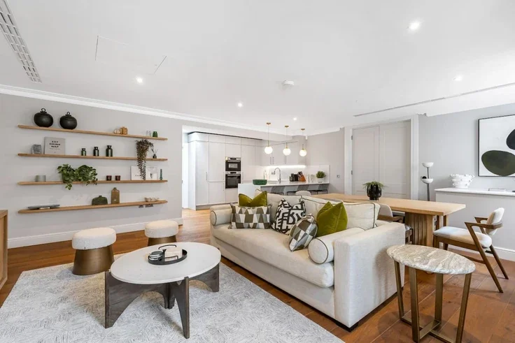 Flat Hay's Mews in City of Westminster