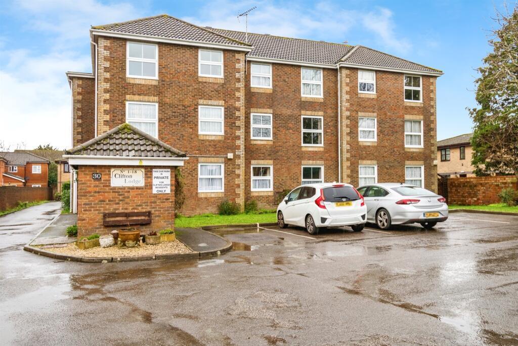 Flat Clifton Road in Southampton