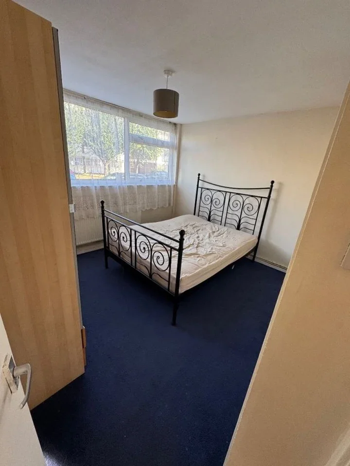 Flat Grant Road in Greater London