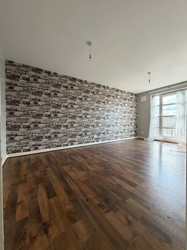 Flat Knoyle Street in Greater London
