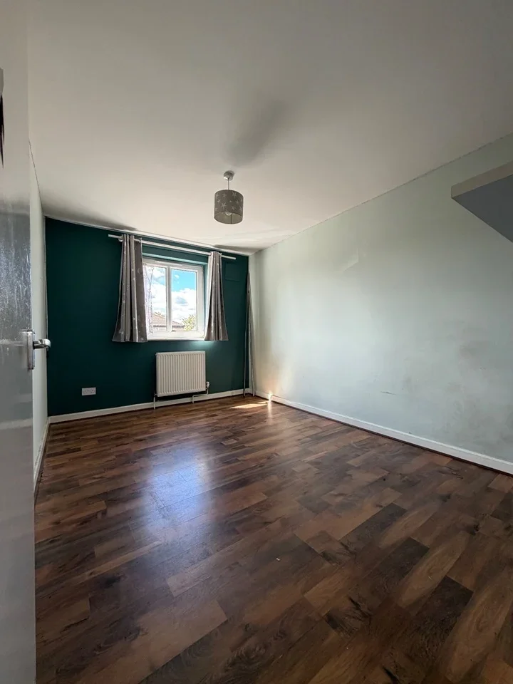 Flat Knoyle Street in Greater London