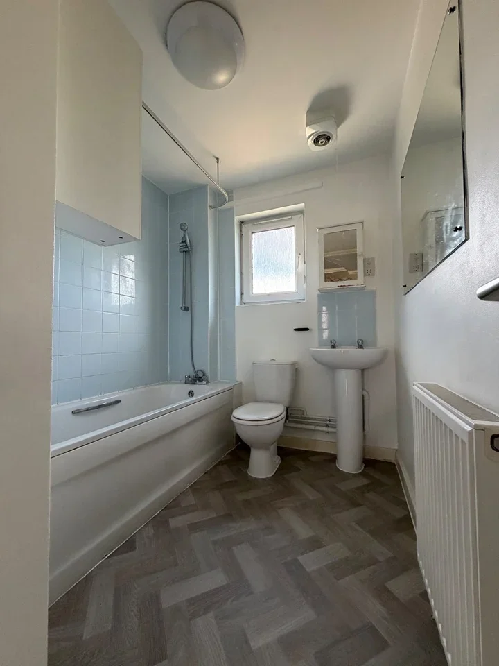 Flat Knoyle Street in Greater London