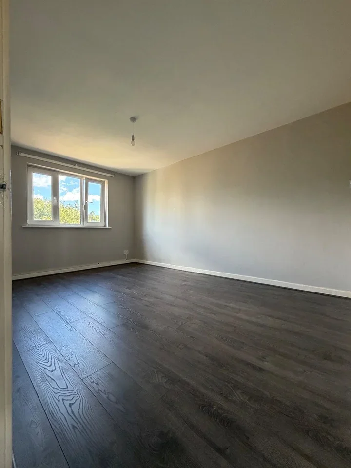 Flat Knoyle Street in Greater London