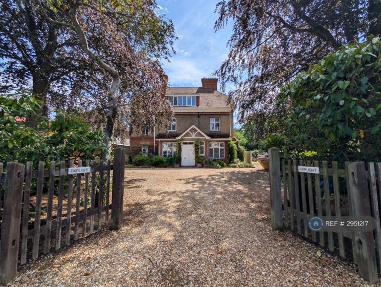 House The Avenue in Brookside