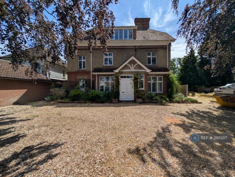 House The Avenue in Brookside
