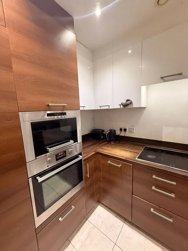 Room Canada Square in Greater London