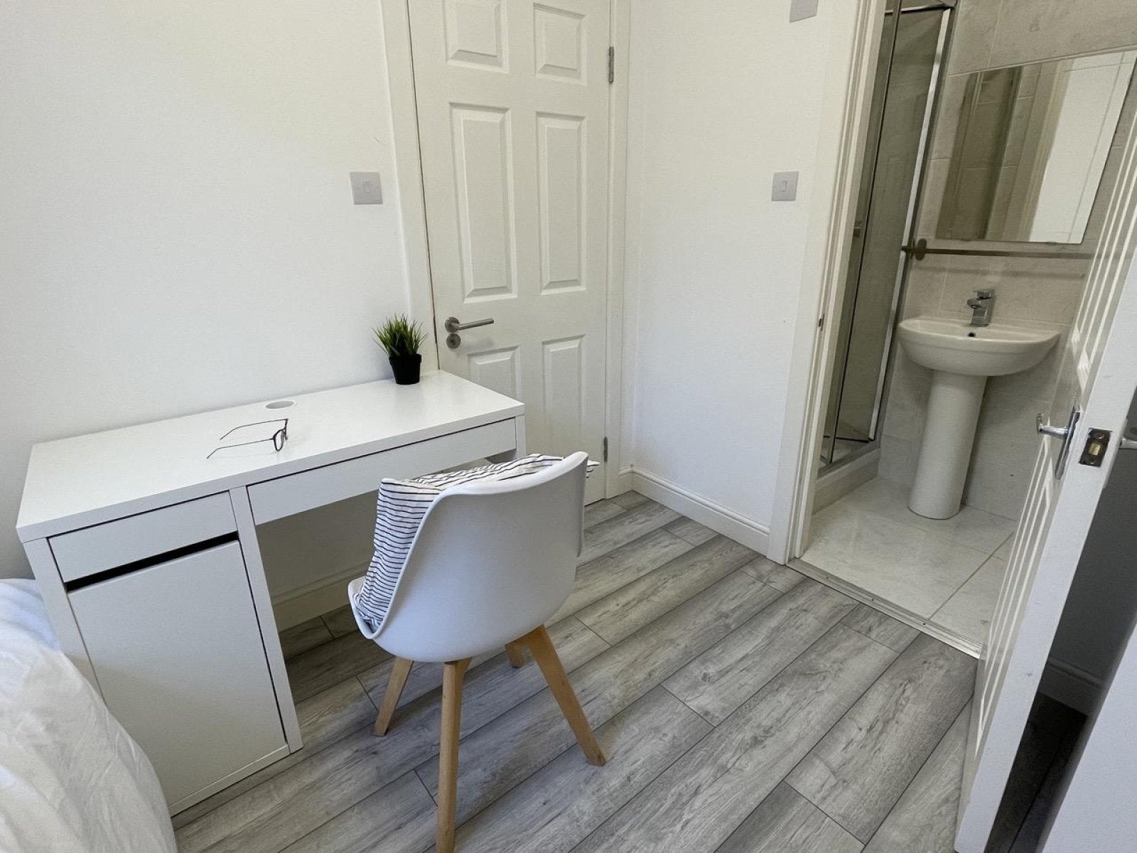 Flat Sylvestrus Close in Greater London