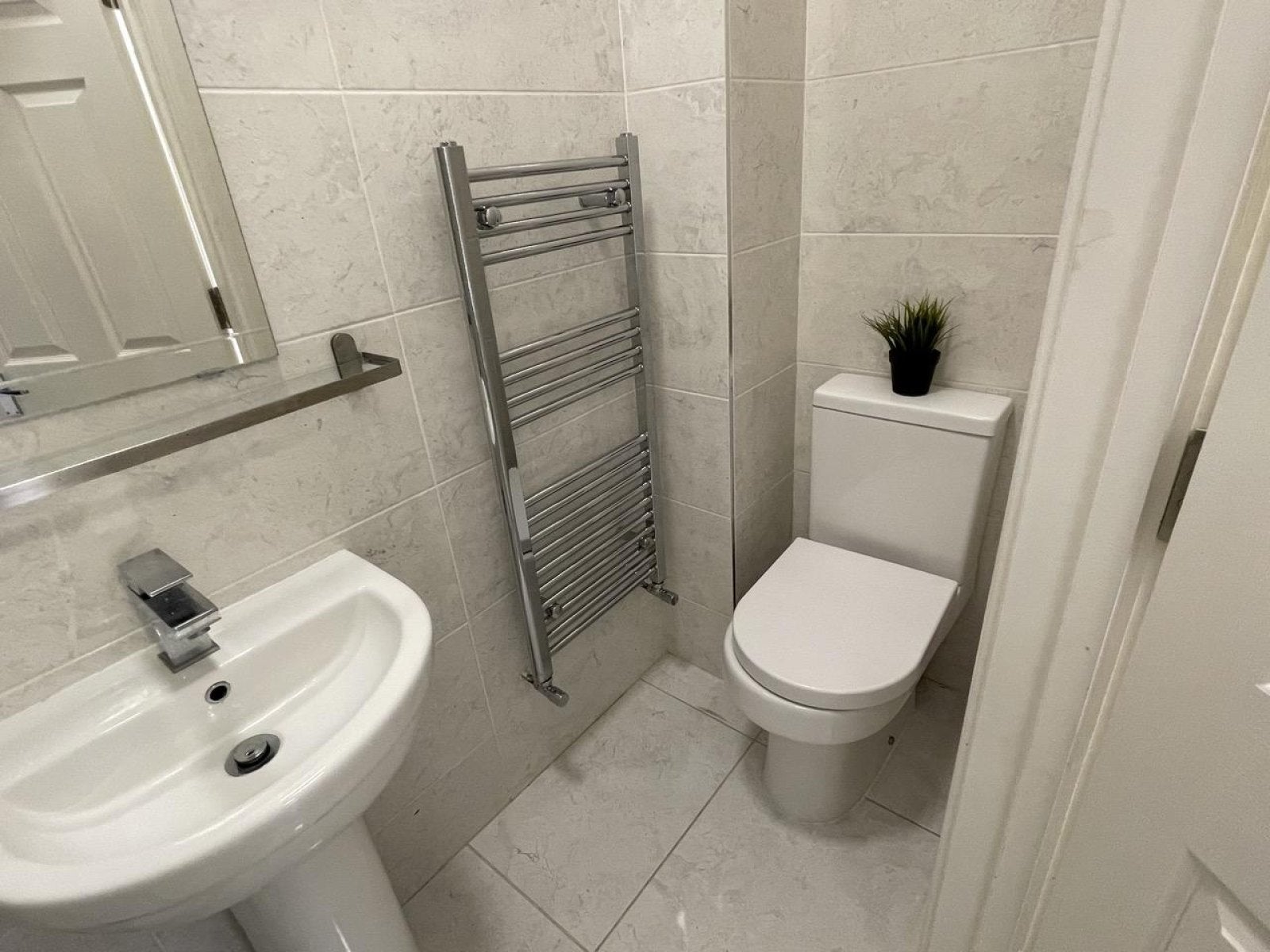 Flat Sylvestrus Close in Greater London