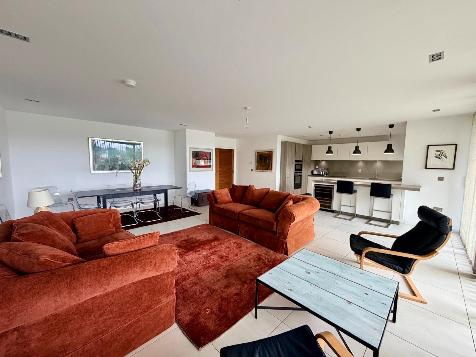 Flat Kinnear Road in City of Edinburgh