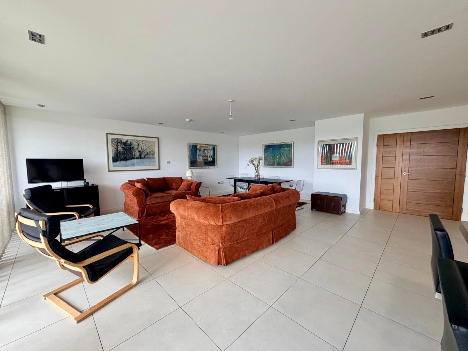 Flat Kinnear Road in City of Edinburgh