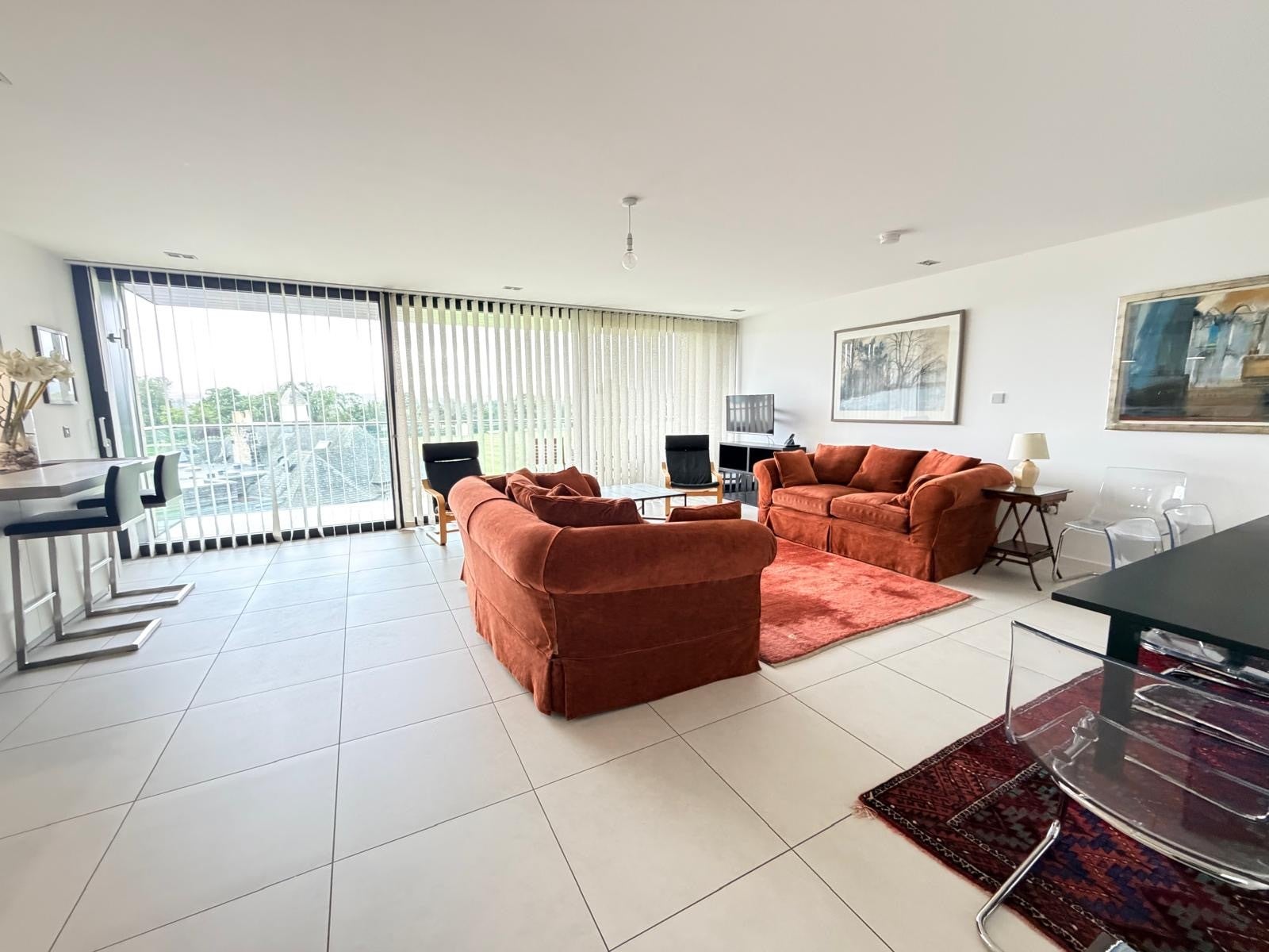 Flat Kinnear Road in City of Edinburgh