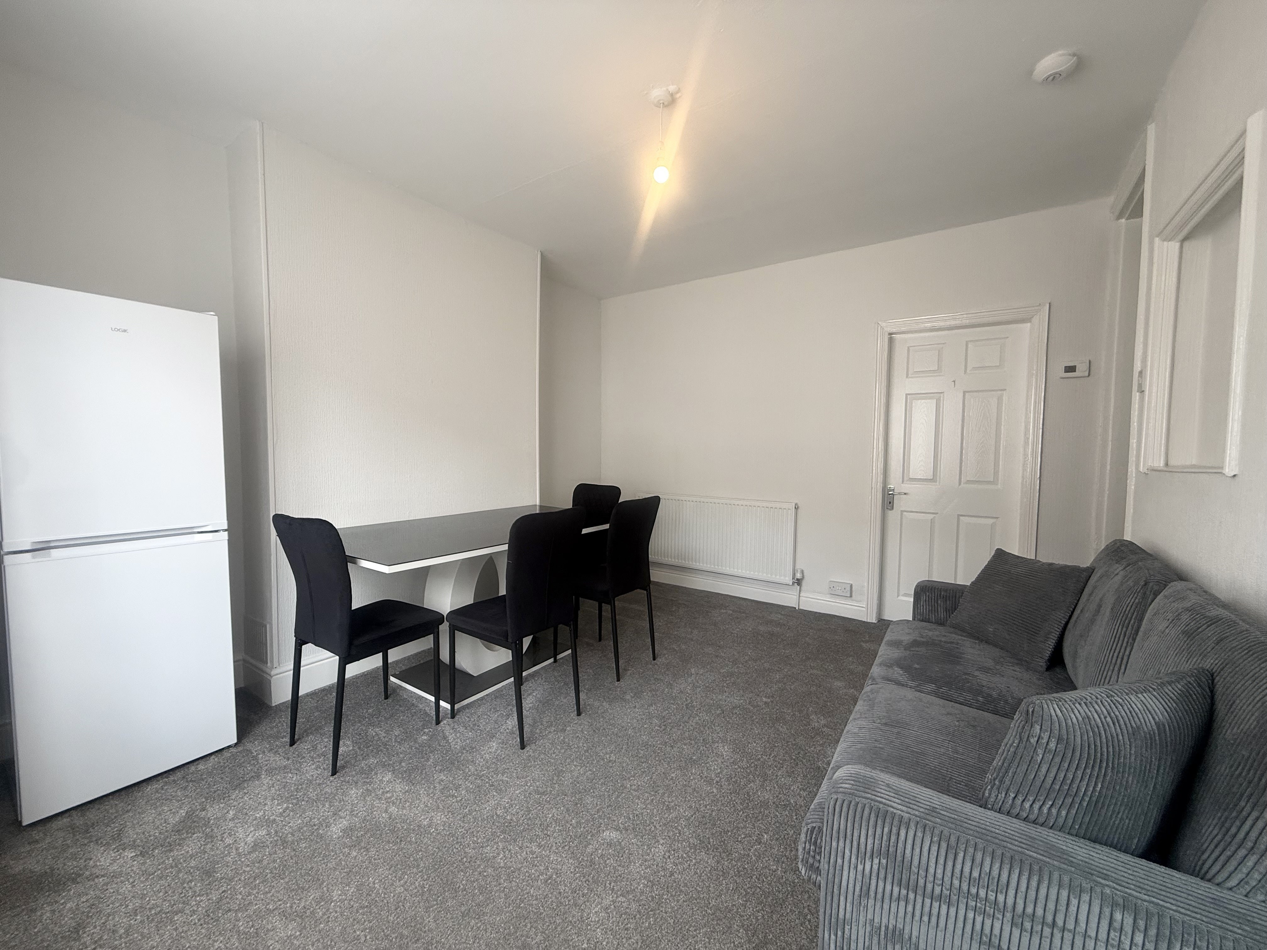 Room Main Avenue in Mansfield Woodhouse