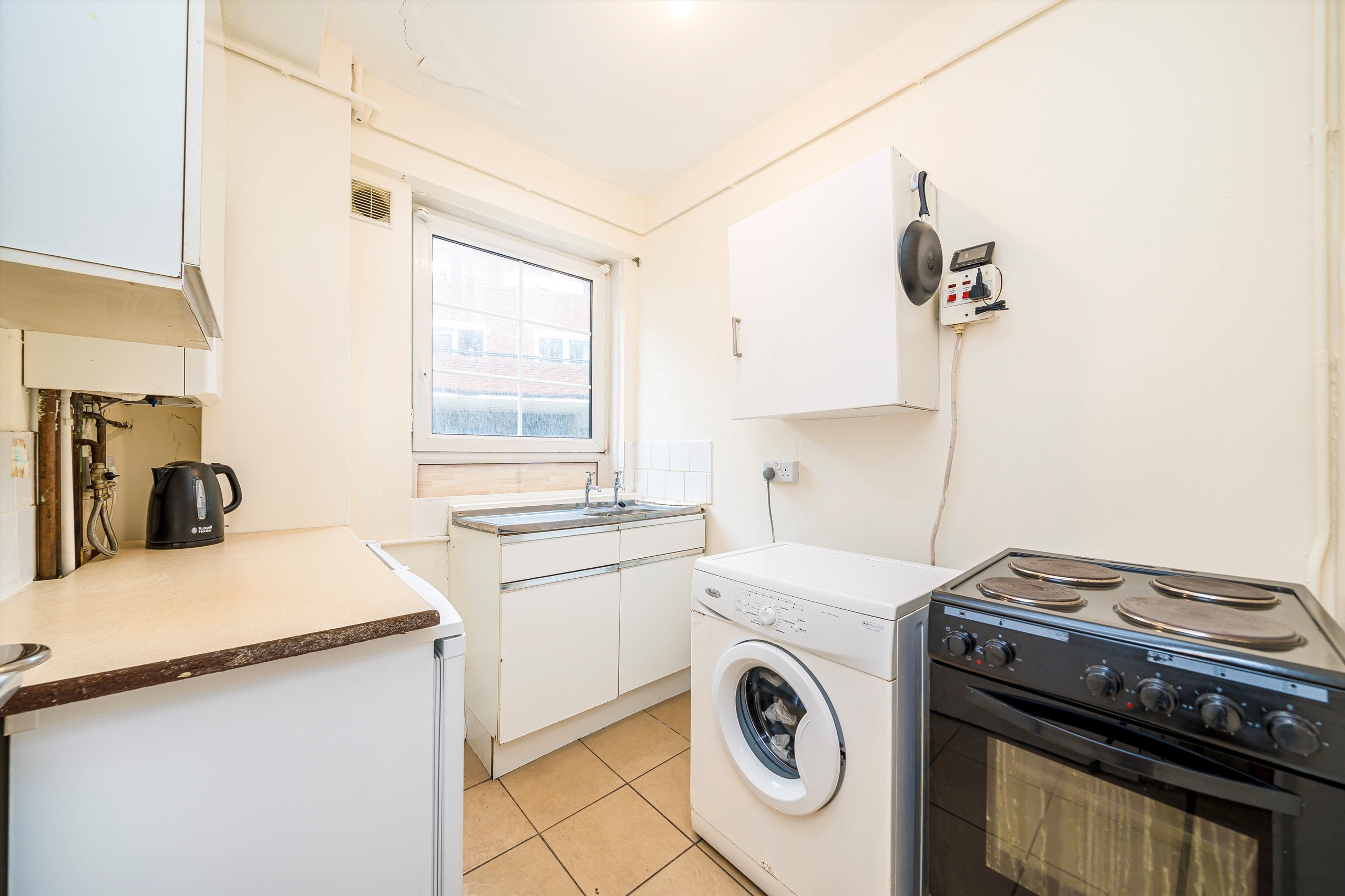 Flat Druid Street in Greater London