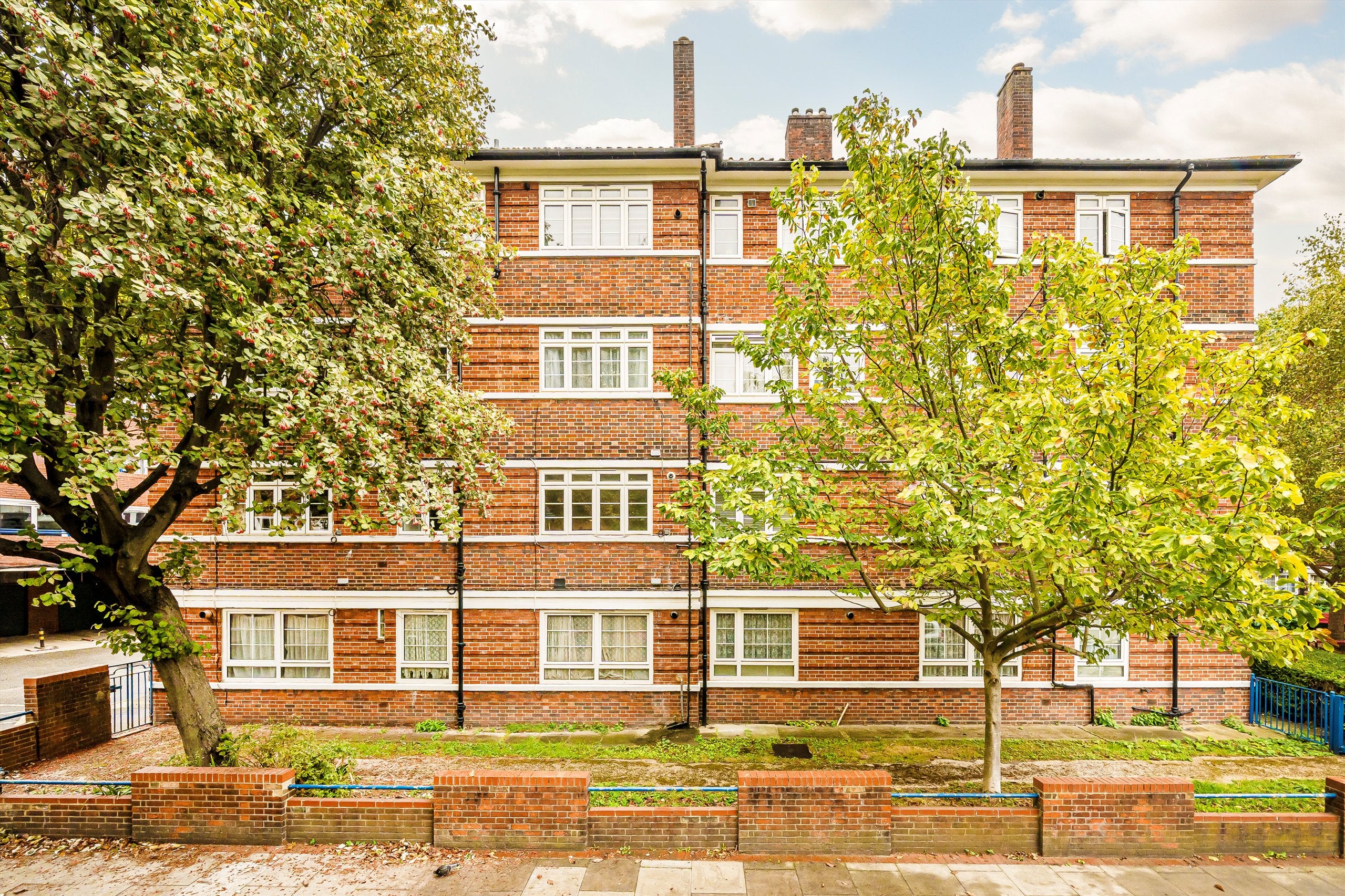 Flat Druid Street in Greater London