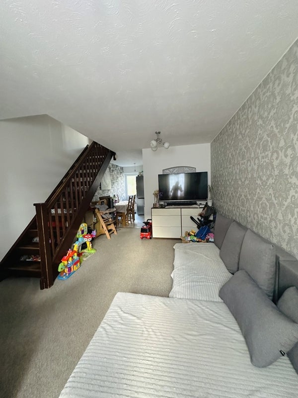 Flat Hawthorne Crescent in London