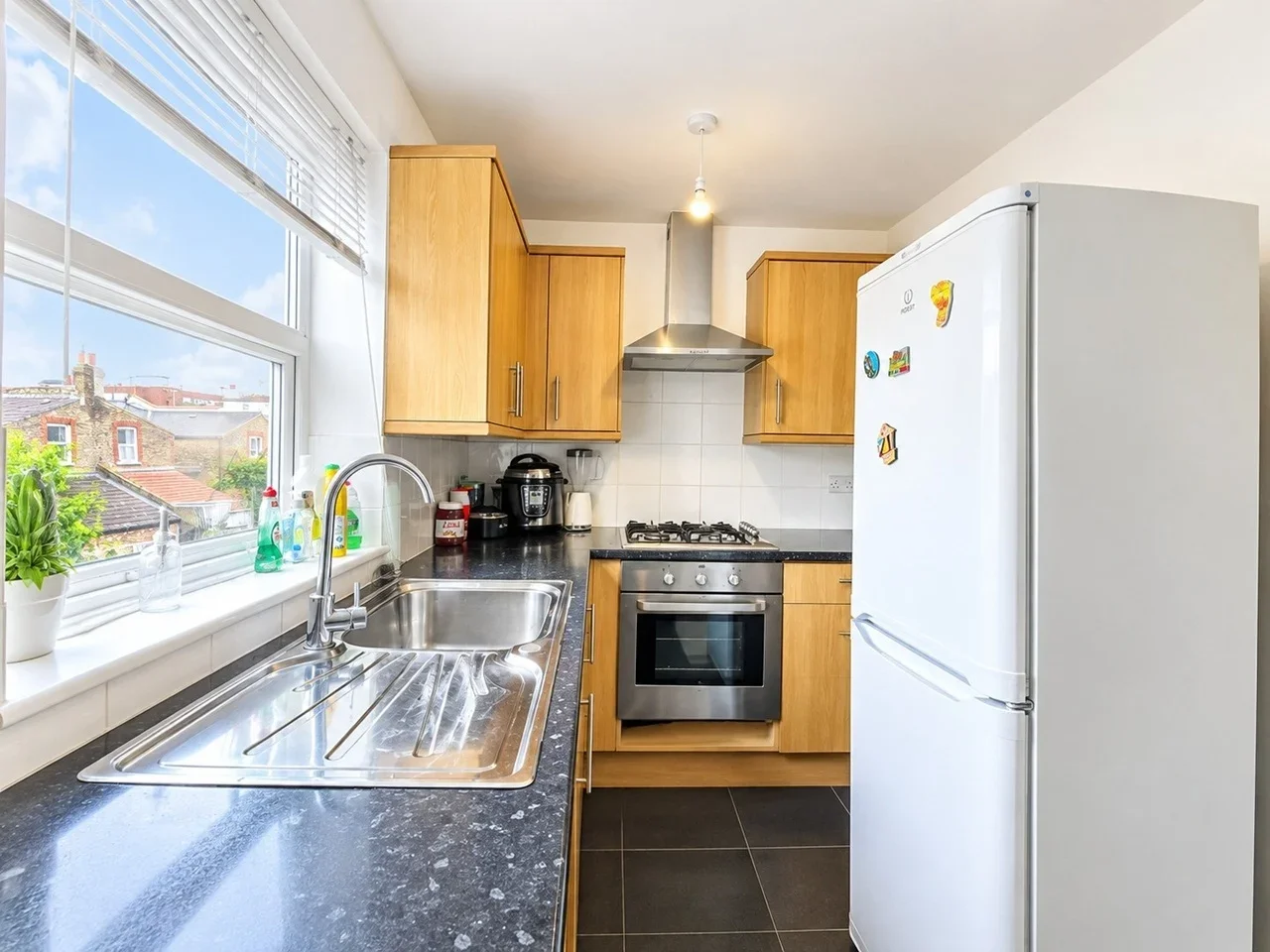 Flat Garratt Terrace in Greater London