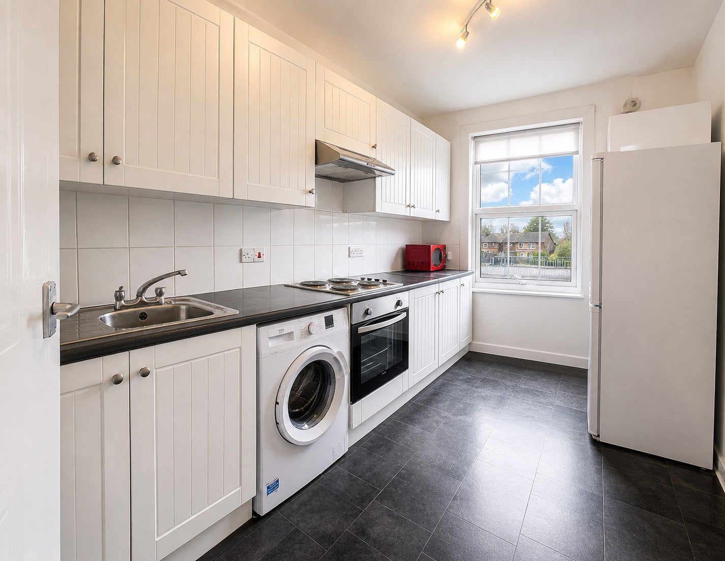 Flat Crescent Parade in Greater London