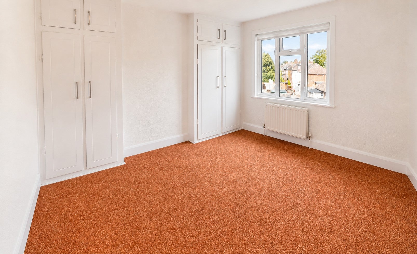 Flat Crescent Parade in Greater London