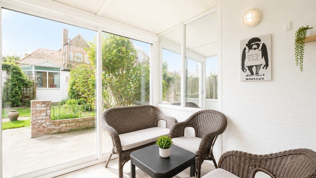 Room Warley Street in Greater London