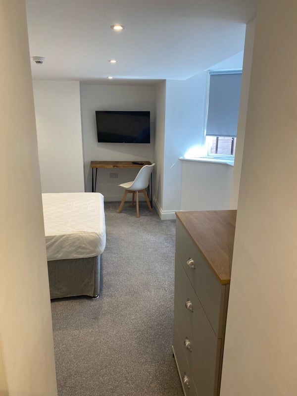 Room Bairstow Street in Preston