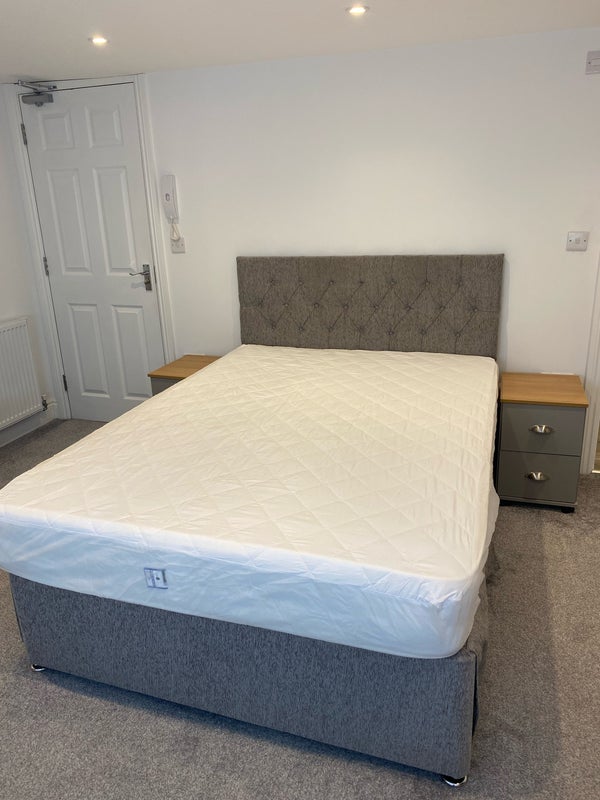 Room Bairstow Street in Preston