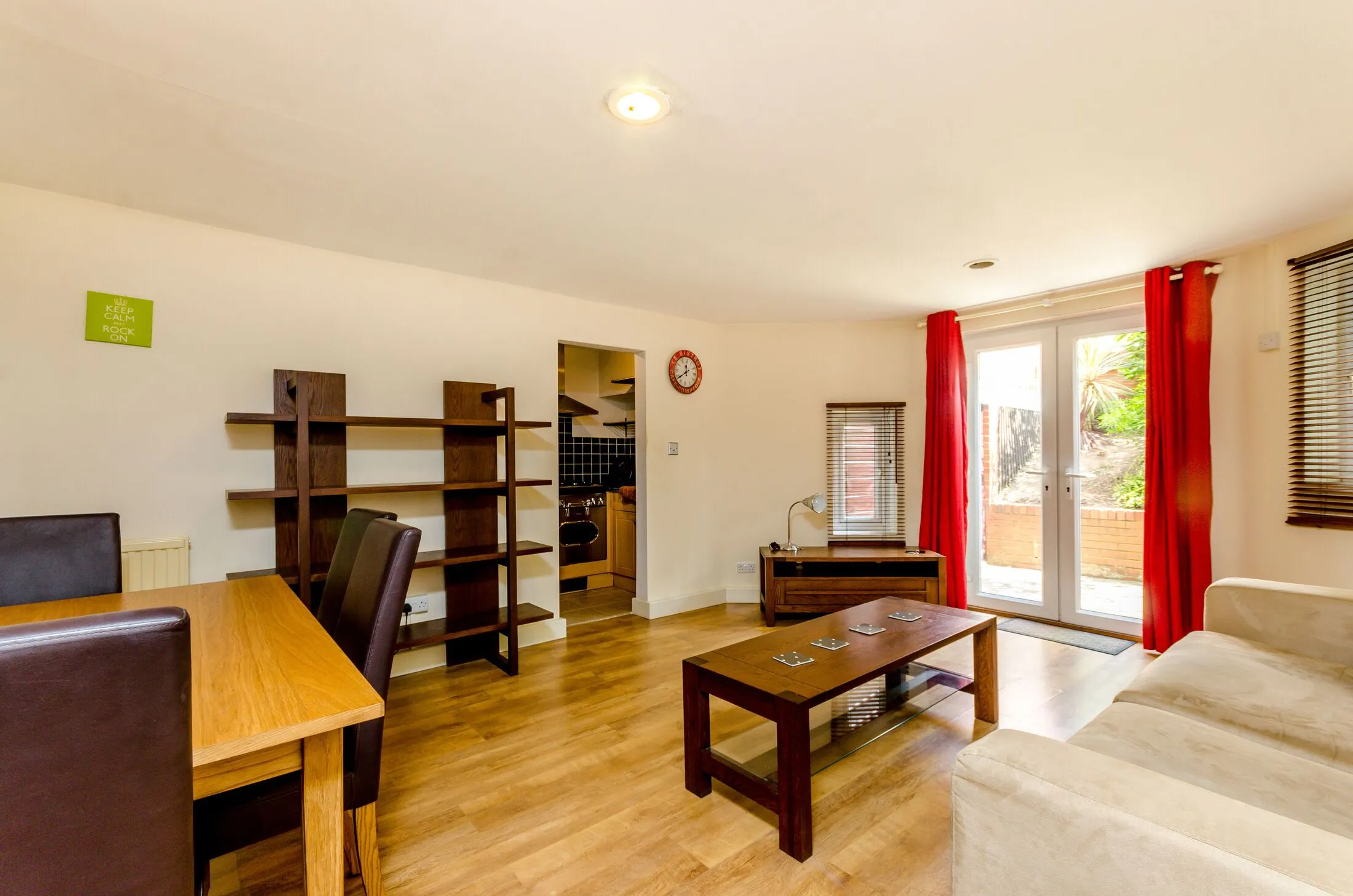 Flat Trinity Road in Greater London