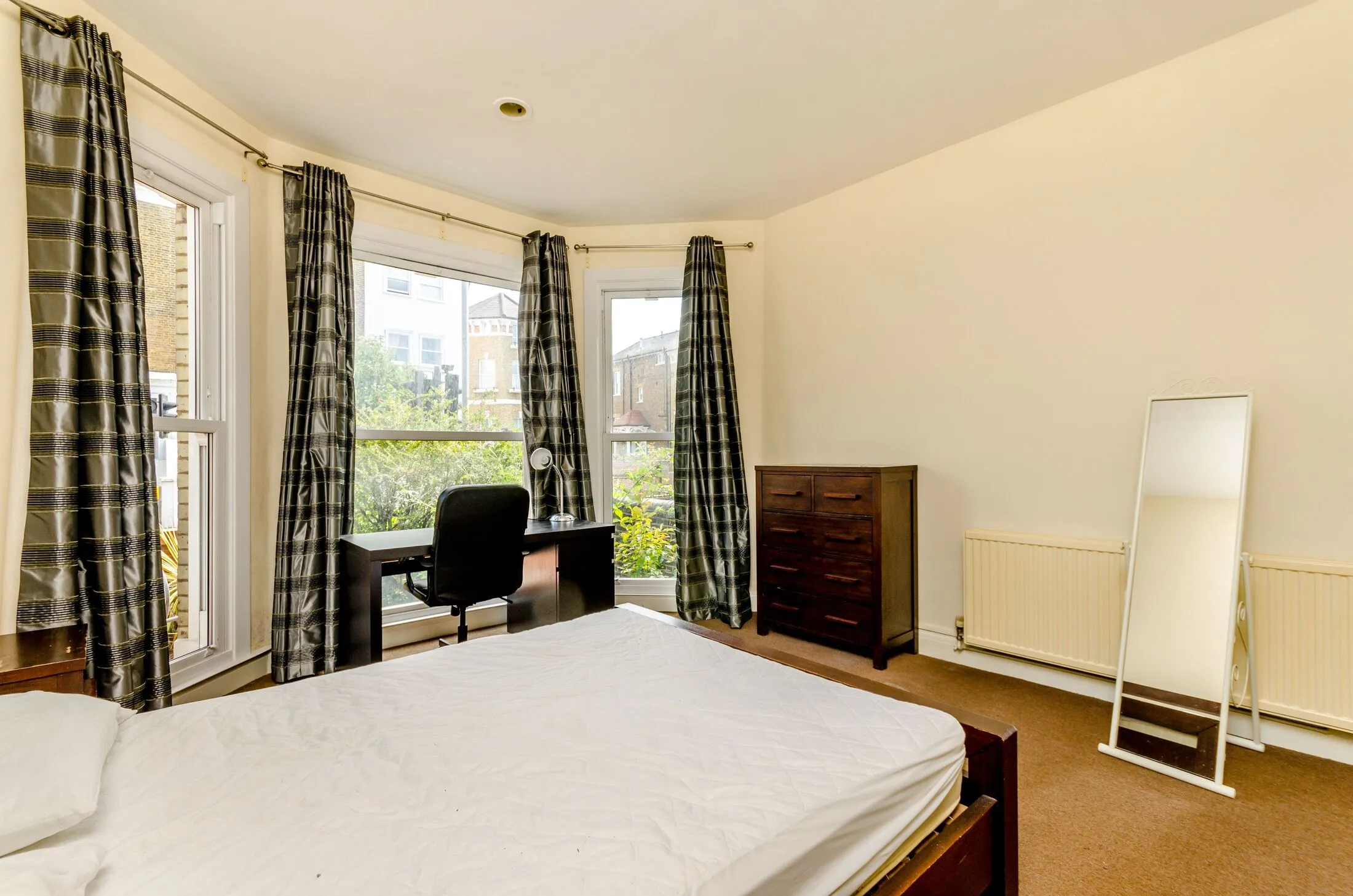 Flat Trinity Road in Greater London