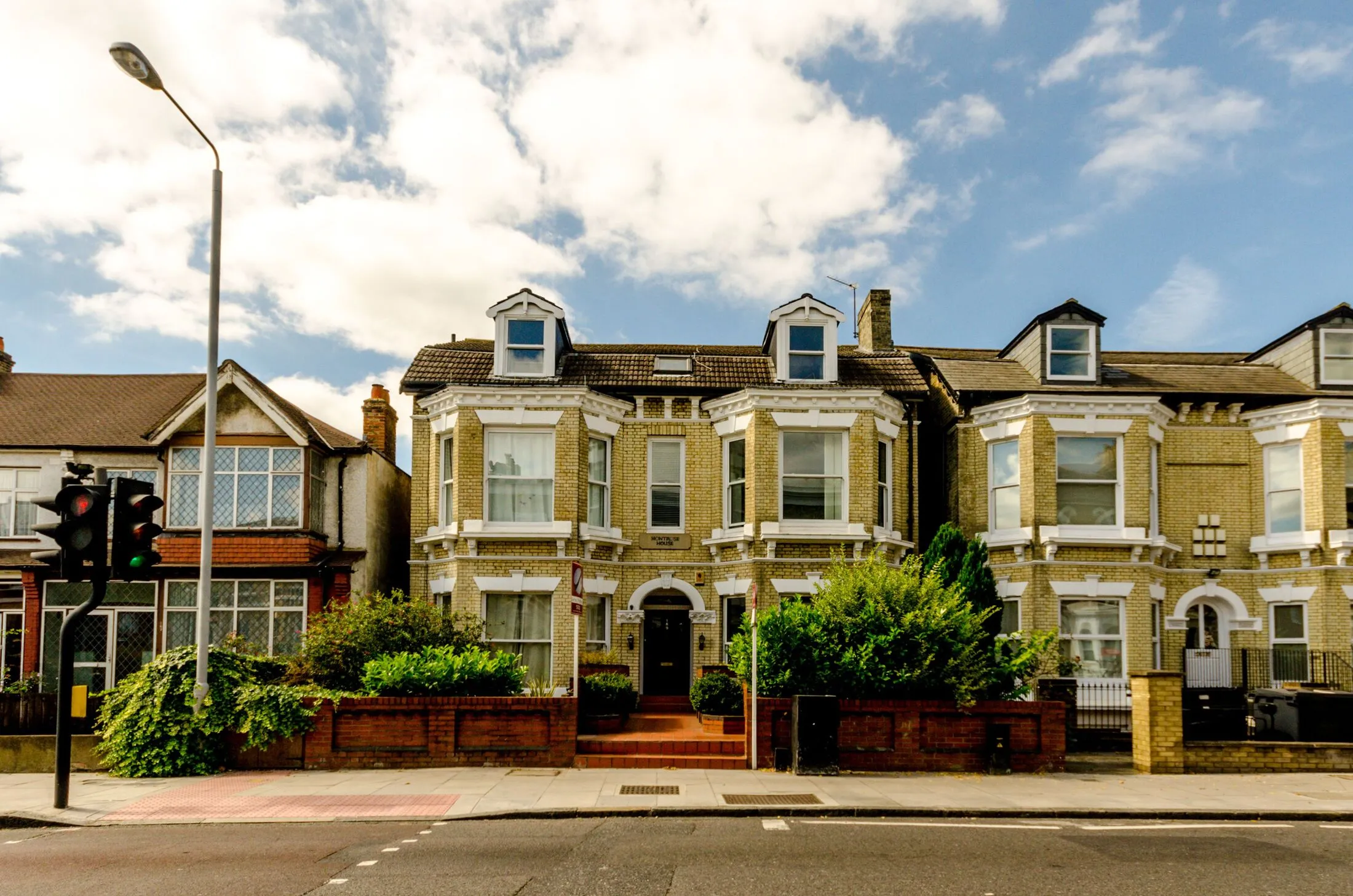 Flat Trinity Road in Greater London