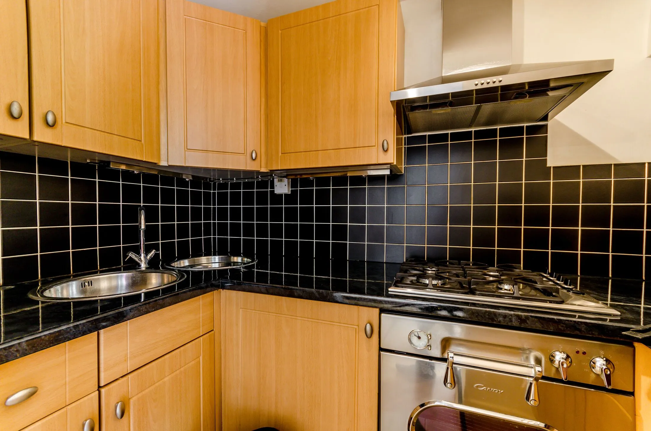 Flat Trinity Road in Greater London