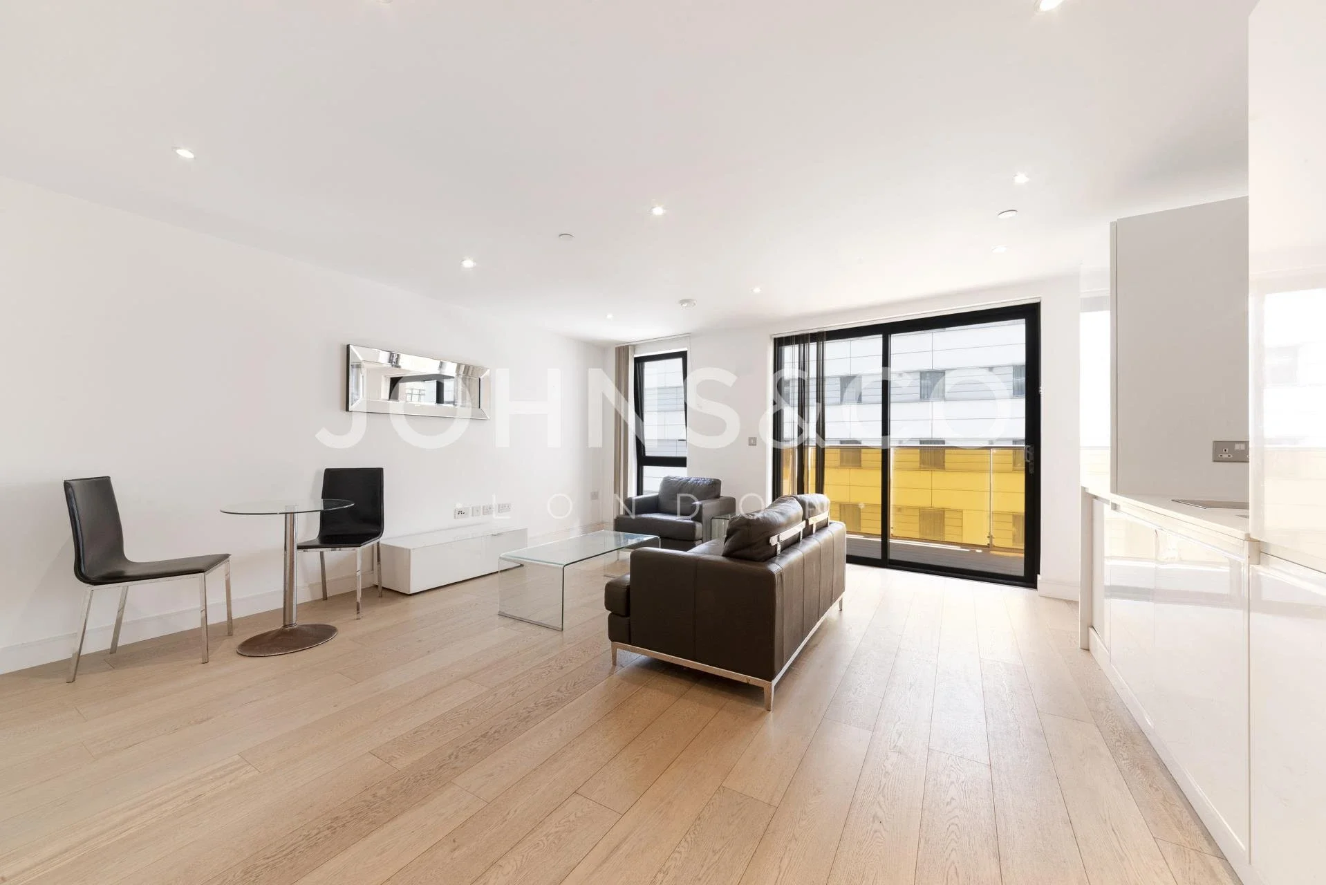 Flat Commercial Street in Greater London