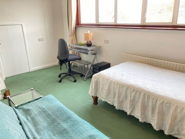 Room Brunswick Road in Greater London